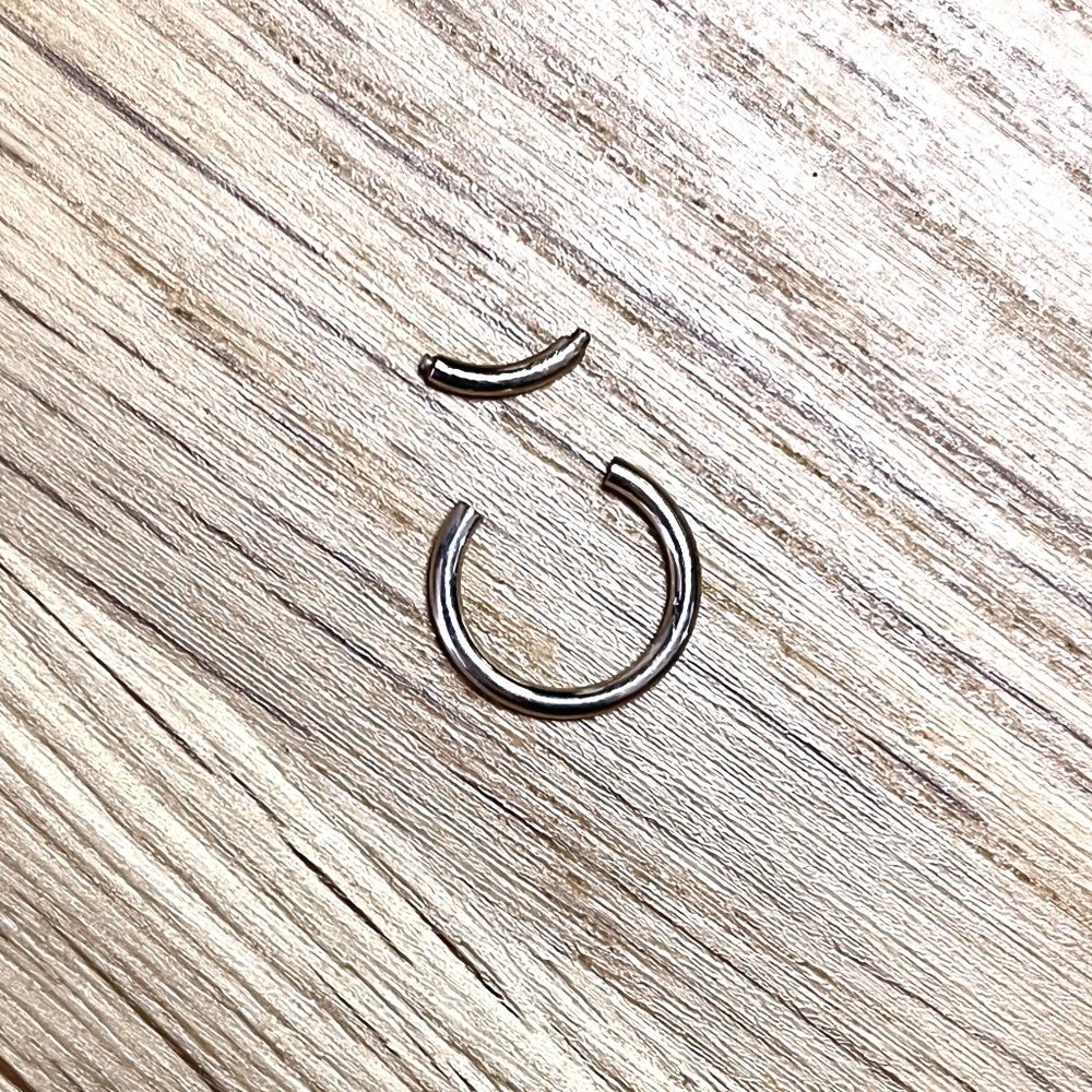 16g gauge White Gold 18k segment ring - ear, nose, etc - Picture 2 of 2